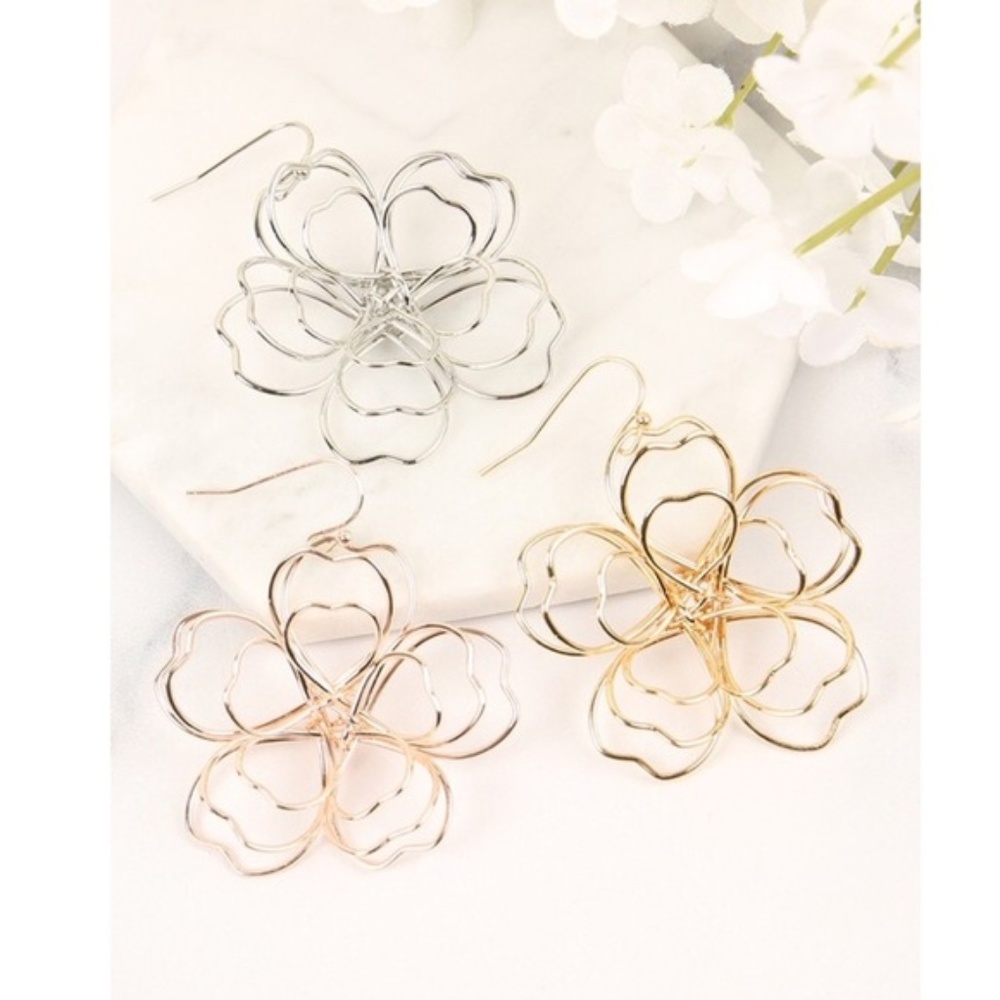 Rose gold metal wire flower earring